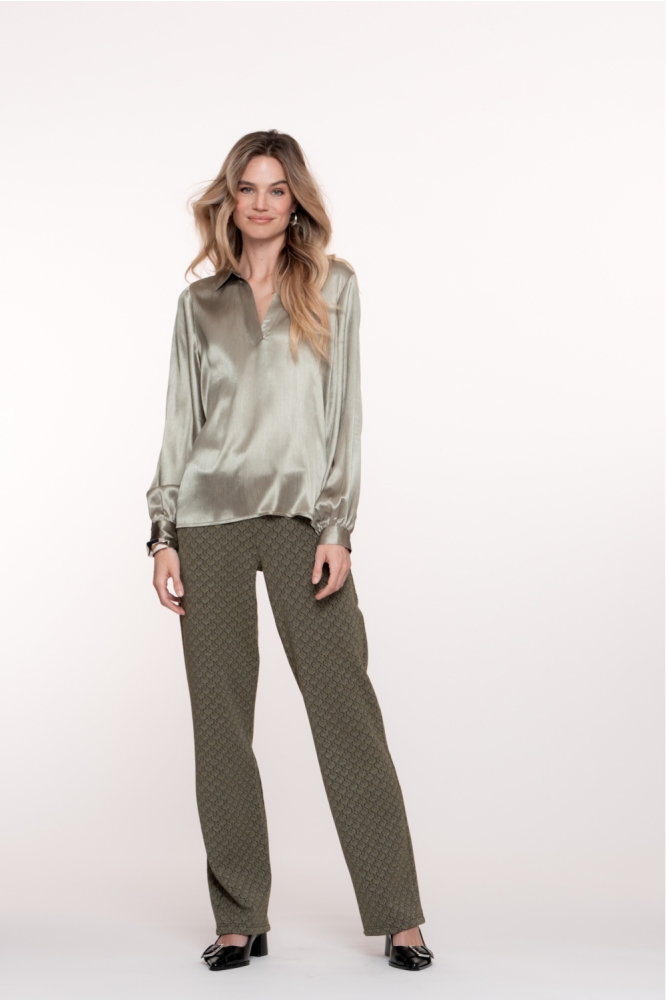 SATIJNACHTIGE BLOUSE MET V HALS 53530 14 Soft Green
